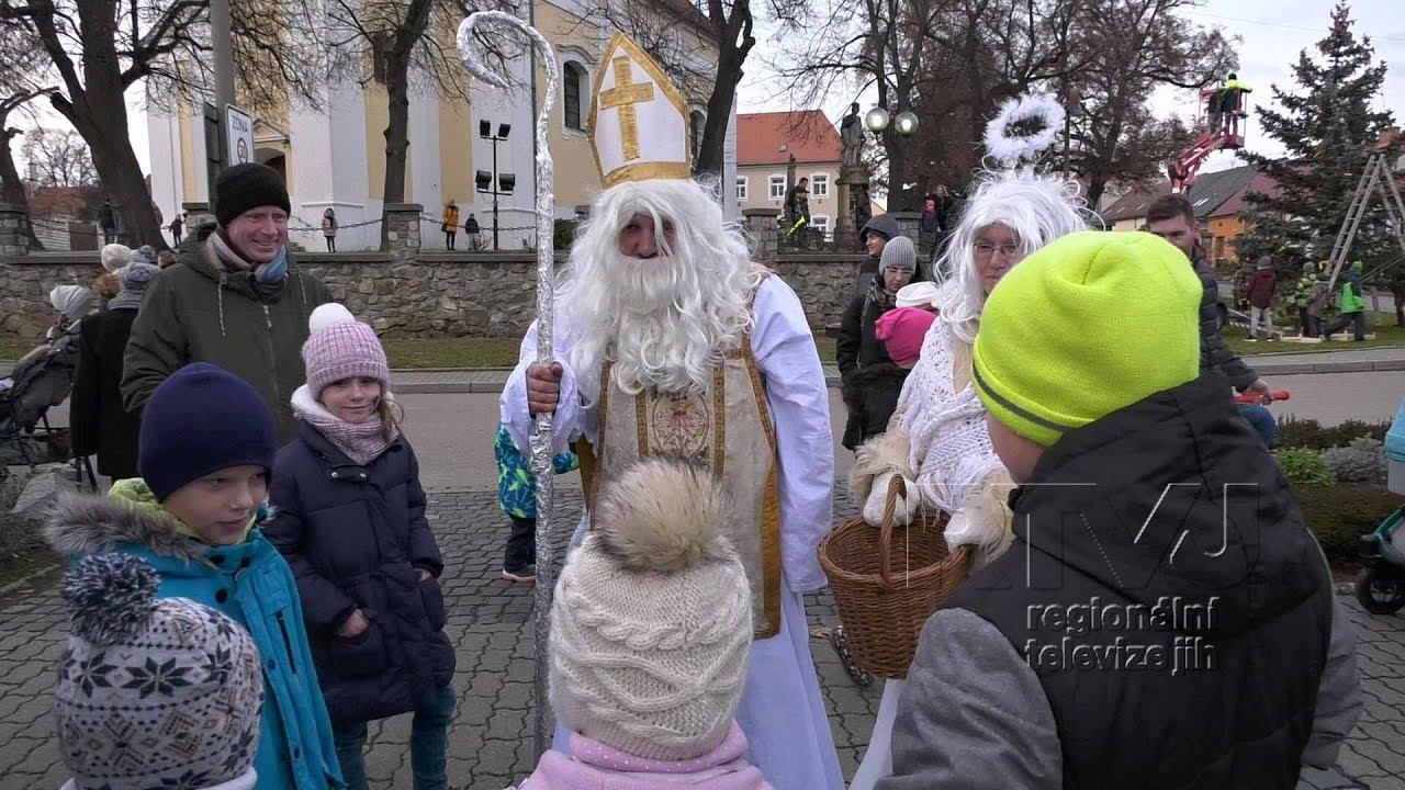 Mikuláš s čerty a anděly přijel do Bojanovic na koňském povoze