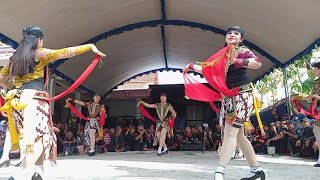 kita tampilkan jathil Reog obyok Ponorogo bersama Ratu cantiknya Ponorogo Mbak Aya pancen mantap Lur