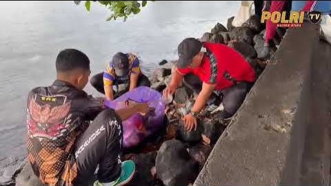 PEDULI LINGKUNGAN, POLISI GOTONG ROYONG BERSIHKAN SAMPAH DI PELABUHAN PERIKANAN NUSANTARA BASTIONG