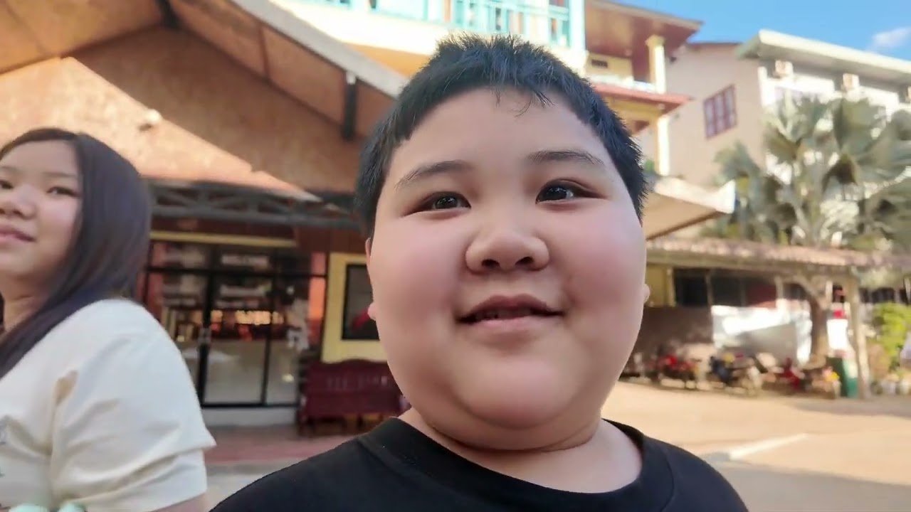 แซนดี้ซานต้า พาเที่ยวลาวสุขใจ กินอะไรก็อร่อย