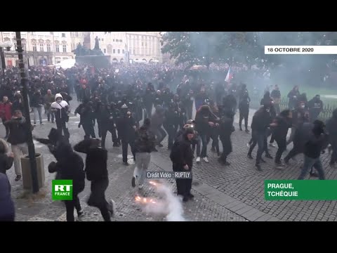 Prague : affrontements entre policiers et manifestants contre les mesures restrictives anti-Covid