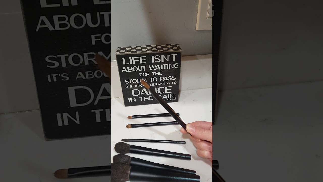 video SURRATT Artistique Highlight Brush