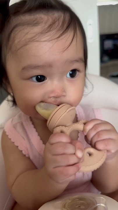 Busog na agad sa banana ang baby girl 👧🏻 #shorts #shortsfeed #baby #shortvideo #fyp