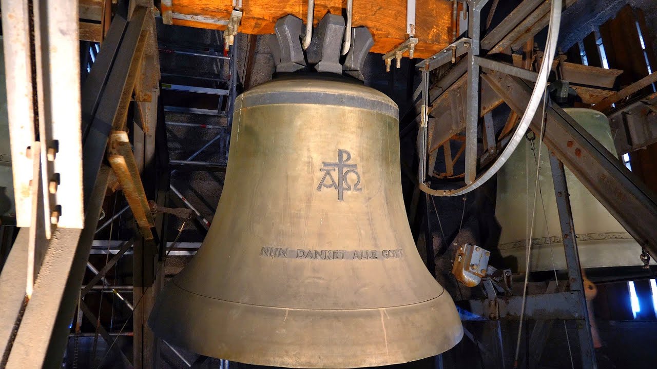 Stuttgart (D - BW) Die Glocken der Christuskirche auf der Gänsheide