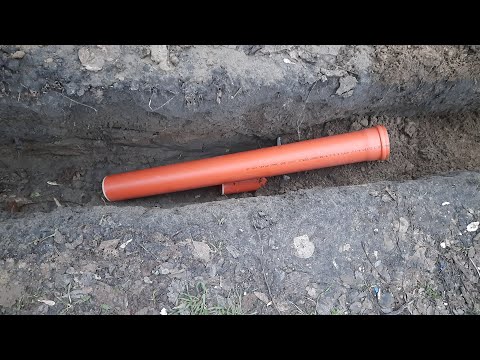 Видео: Простейшая укладка канализационных труб с правильным уклоном. Траншея для сточных труб.