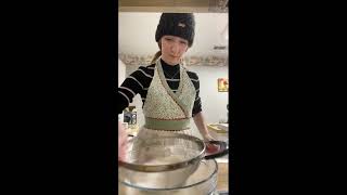 E43: MACARON MAKIN! 👩‍🍳👩‍🍳👩‍🍳 screenshot 1