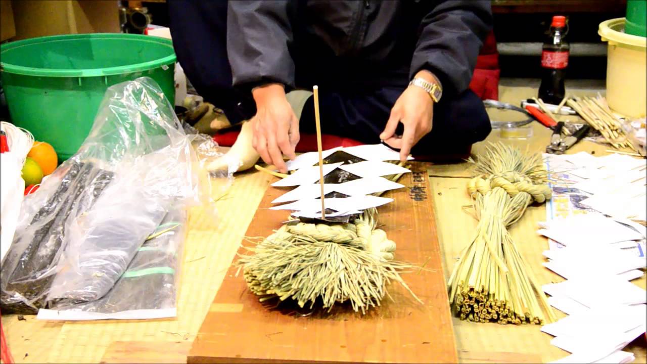新宿の鳶職人が作る正月飾り 玉飾り Japanese New Year S Deco Youtube