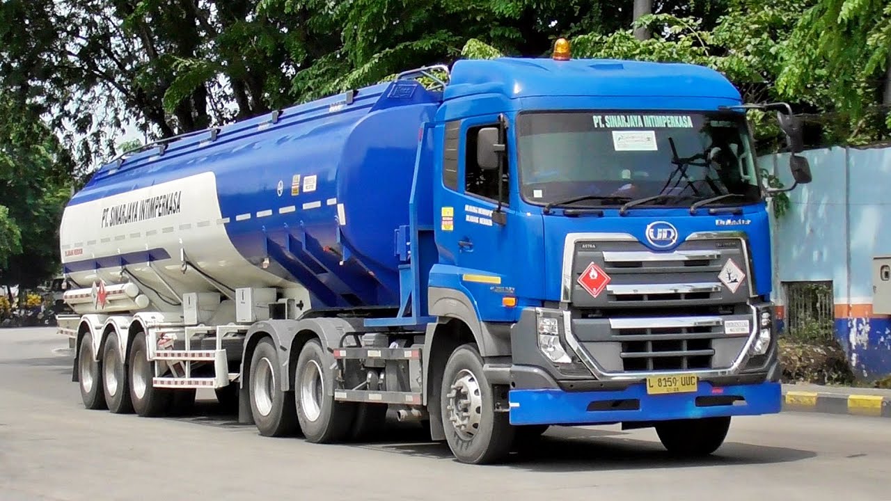 Truk di Sekitar Pelabuhan Tanjung Perak | Desember 2025