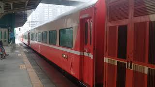 516次經由海線開往七堵的E214電頭+八節莒光號車廂舊式折疊門莒光號