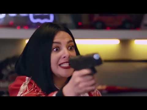 أجمد كوميدي بيلا لما رفعت المسدس علي الفريق بتاعها حرفيا مش هتعرف توقف ضحك بدل الحدوتة تلاتة