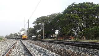 รถไฟธรรมดาพ่วง 12 ตู้...Alsthom 4153 ทำขบวน 201 เข้าและออกสถานีพิจิตร