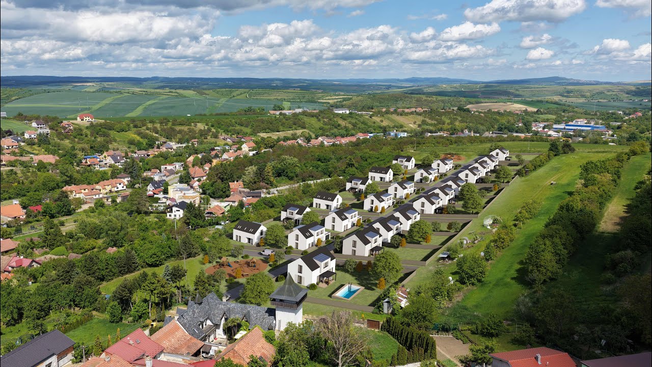 Prodej stavebního pozemku 27 897 m², Klobouky u Brna