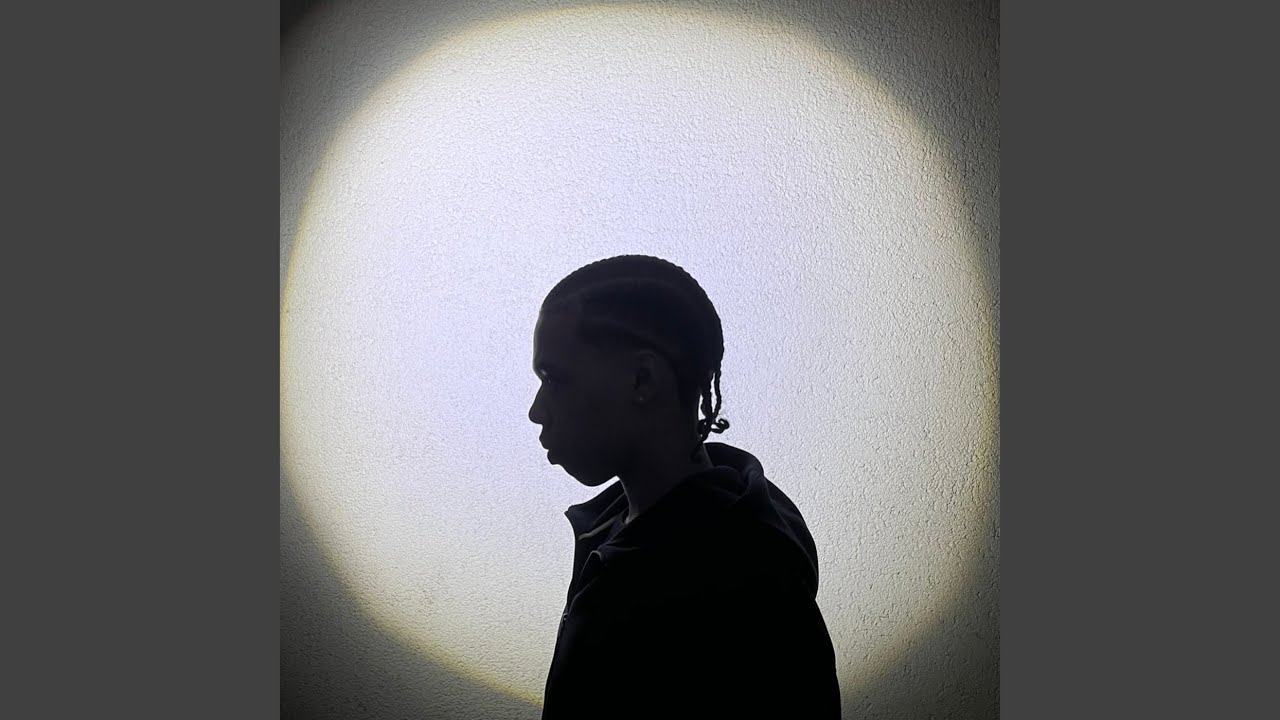 Смотреть «Fighter» на YouTube Смотреть «Fighter» на YouTube