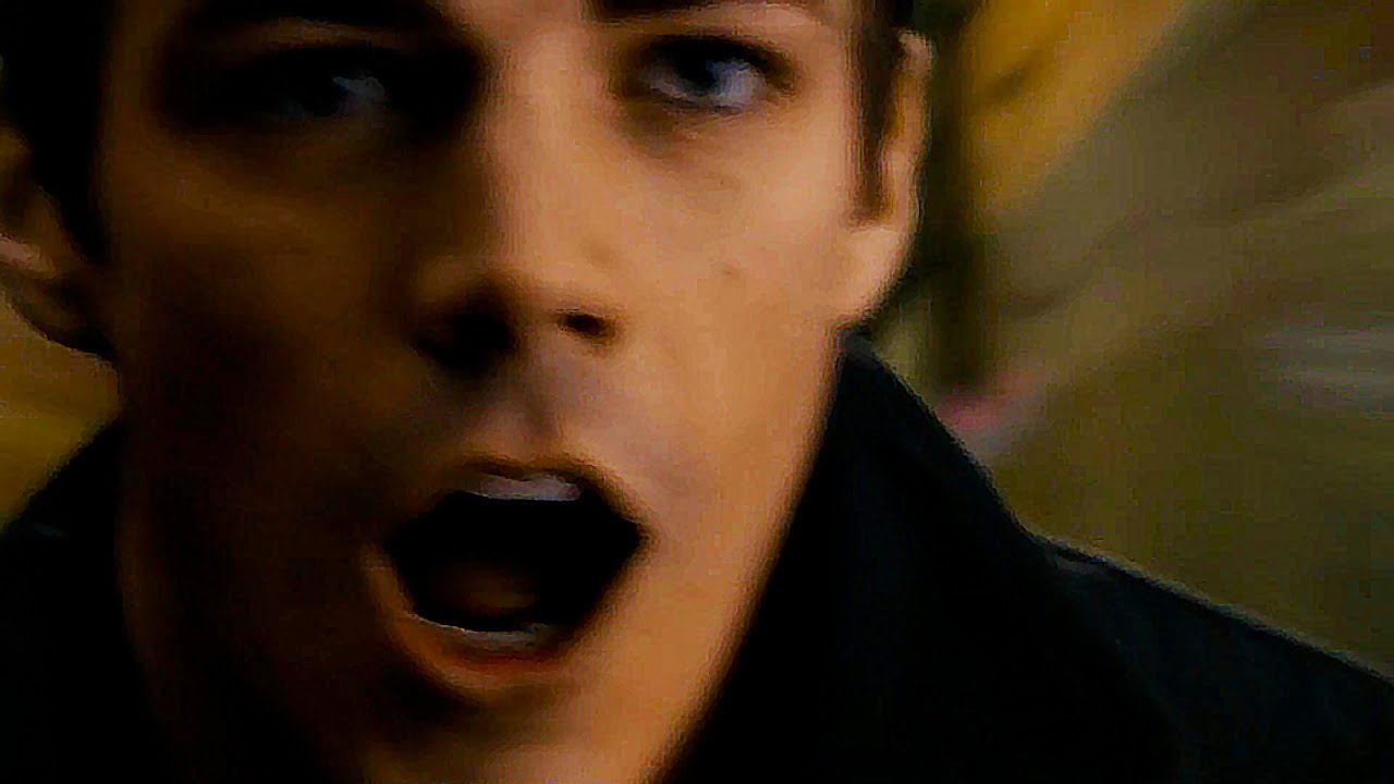 Barry Runs At Super Speed For The First Time - The Flash 1x01 - YouTube
