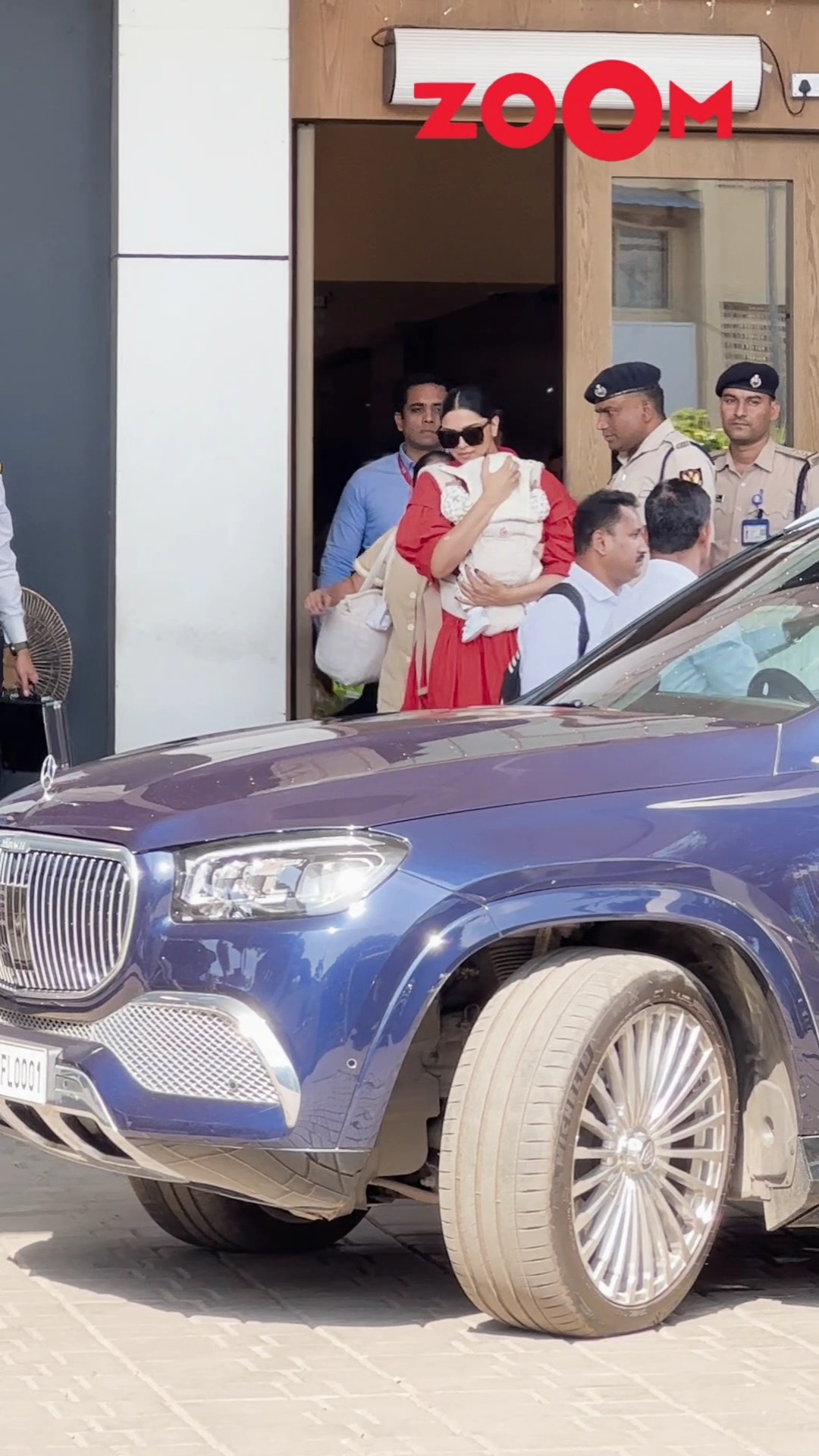 Deepika Padukone spotted with daughter Dua at Kalina airport ? #deepikapadukone #shorts