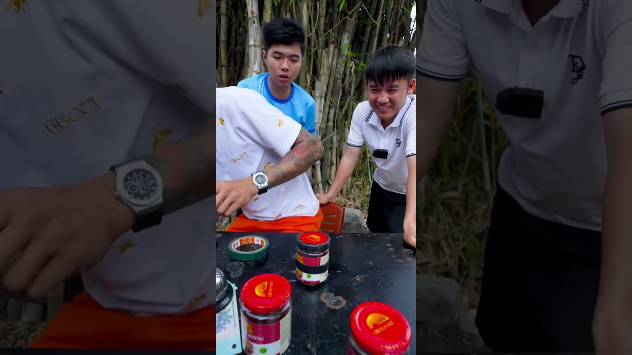 Thử Thách Ca Sĩ Hoa Vinh Mở Lắp Lọ Không Bóc Màng Co Không Dụng Cụ