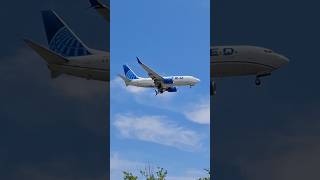 United Airlines 737-724 N23721/ Landing to runway 22L/ Flight UA1498 from IAD to EWR United Airlines 737-724 N23721/ Landing to runway 22L/ Flight UA1498 from IAD to EWR