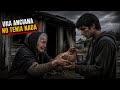 ANCIANA Le REGALÓ su ÚLTIMA gallina a un DESCONOCIDO… y lo que pasó después te ROMPERÁ el corazón 💔