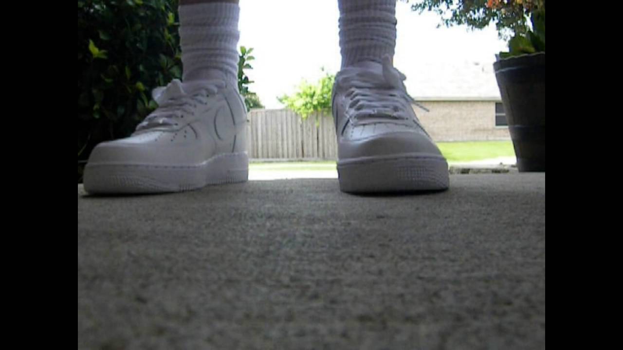 af1 white on feet