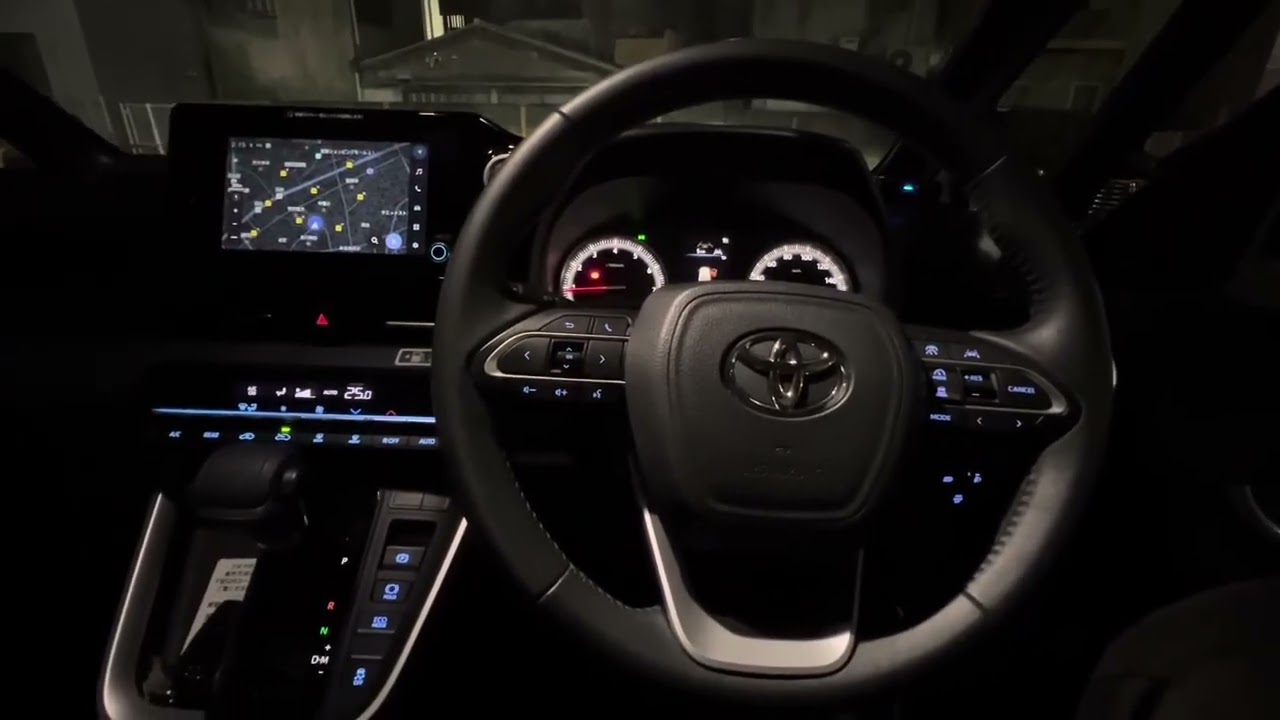 ホンダ　ステップワゴンと新型ヴォクシーがバケモノ級の理由に激しく同意です！！