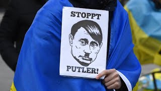 A tüntetők szerint Putyin a modernkori Hitler