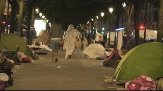 Crise des migrants : la rue, point de passage obligé pour les demandeurs d'asile à Paris?