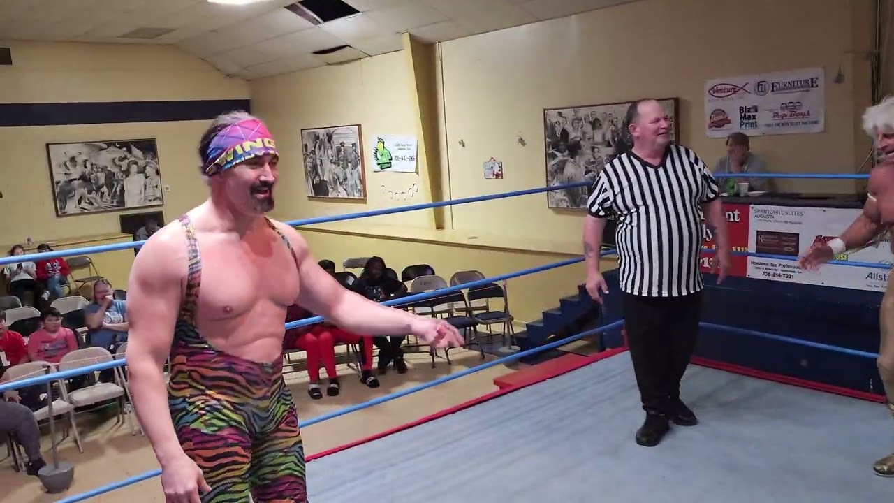 Johnny swinger vs the golden boy chick  Donovan At bad boyz of wrestling of Augusta
