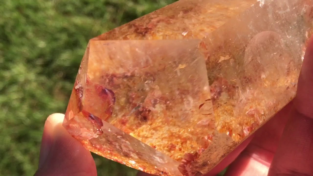Mica and garnets in quartz
