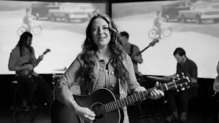 Ashley McBryde - Light On In The Kitchen (Official Music Video) chords