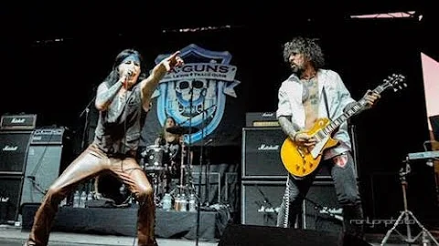 Tracii Guns of LA GUNS - Eddie Trunk Interview (Ju...