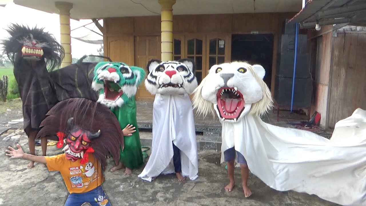 Hari jumat Barongan singa putih makan buto merah