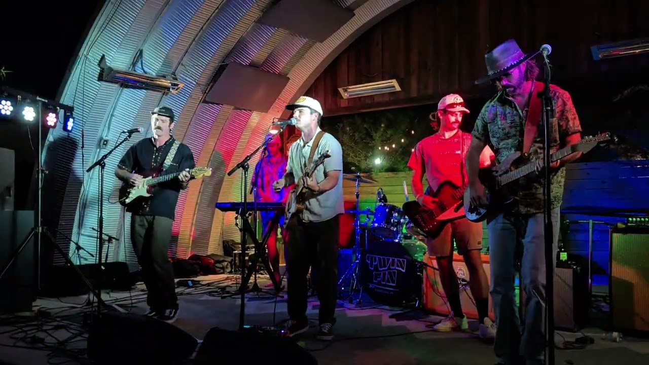 Twin Fin - South of San Francisco LIVE in Las Vegas - YouTube
