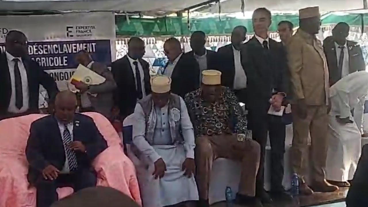 Azali et ses partisans watsuha zengouwooo