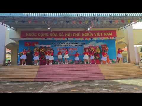 HS biểu diễn chào đón năm học 2024 - 2025