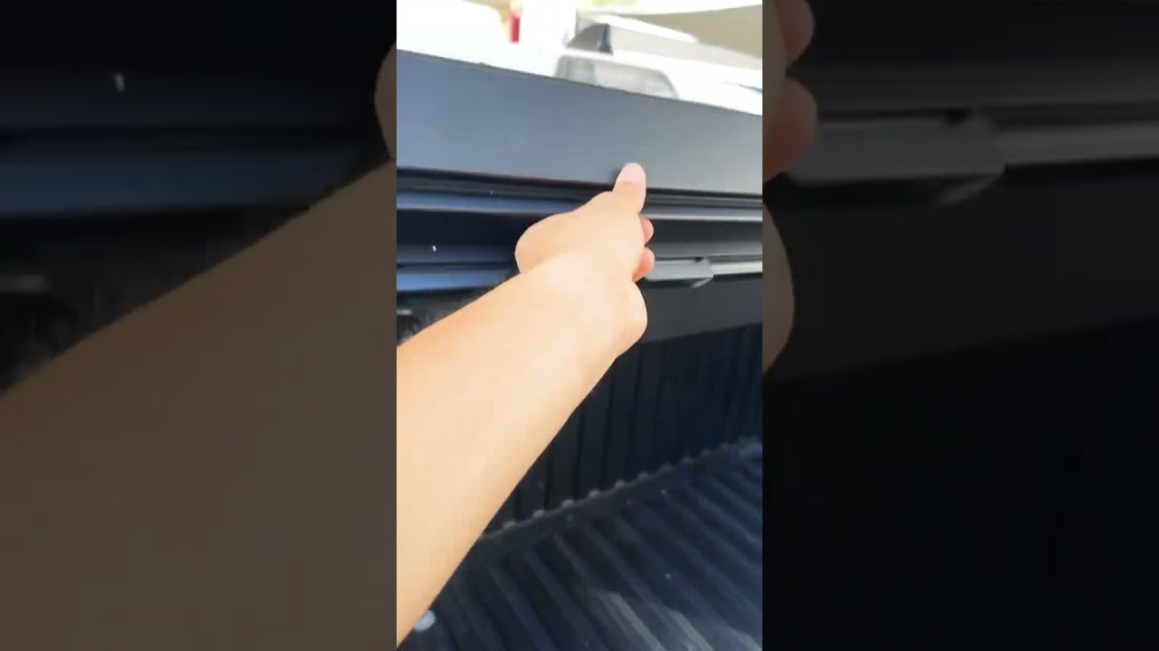 Toyota Tacoma Hard Folding Tonneau Cover: Extang Endure ALX