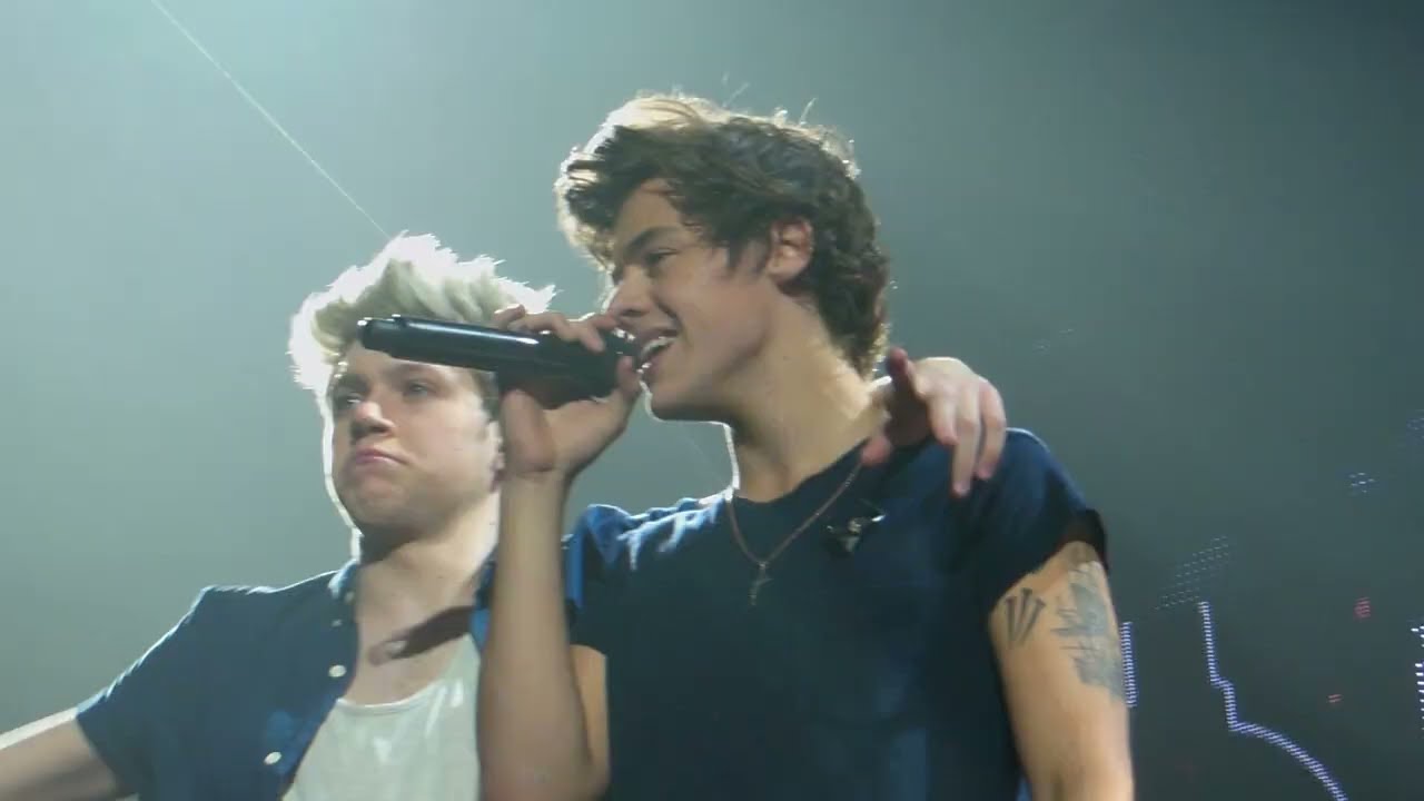 One Direction - What Makes You Beautiful - 5/4/2013 London FRONT ROW