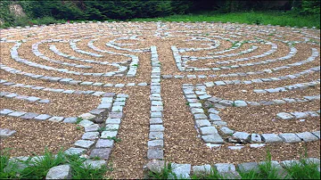 What is the spiritual meaning of a labyrinth?