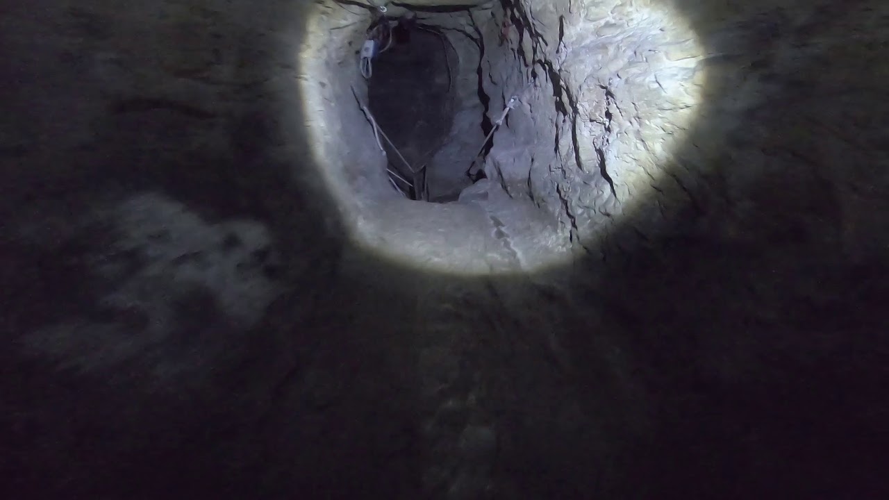 CREEPY SOUND WHILE SNEAKING AND EXPLORING ACTIVE MINE - SECOND TRY