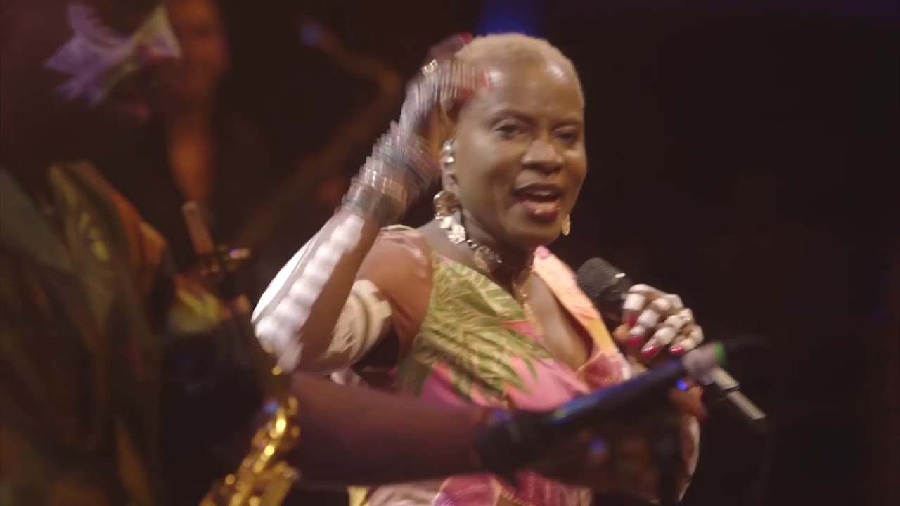 Guarda Angélique Kidjo, Cucala - extrait du concert hommage à Celia Cruz su YouTube Guarda Angélique Kidjo, Cucala - extrait du concert hommage à Celia Cruz su YouTube