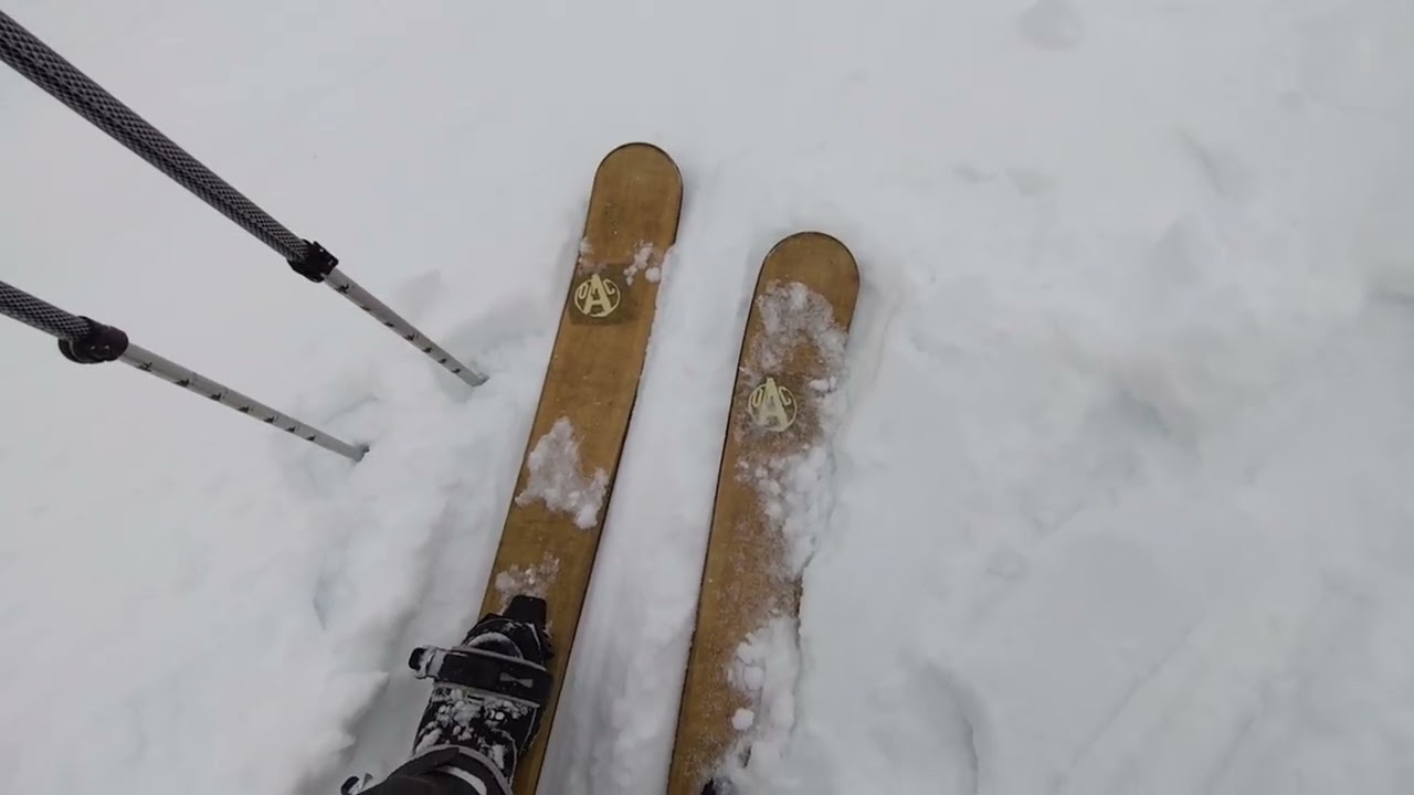 Hiihtokalustoja, osa 2: liukulumikengillä huipulle tai vaikka mihin