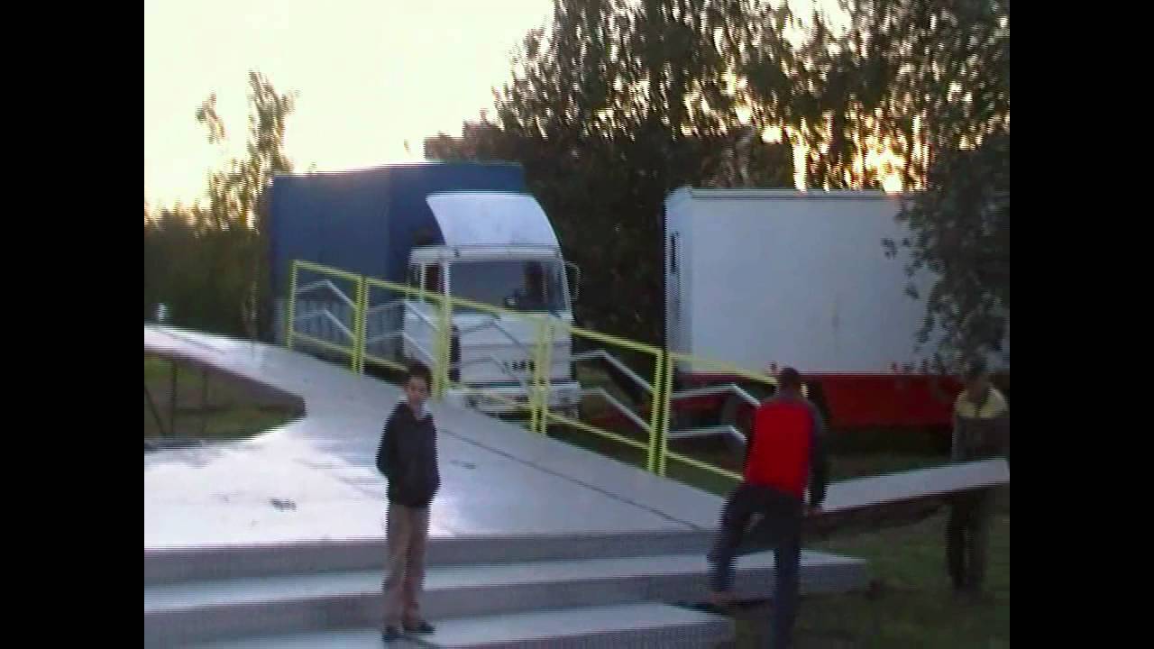 Pouť na Jižním Městě v Praze Háje 2011 - MONTÁŽ ATRAKCÍ / MOUNTING ATTRACTIONS