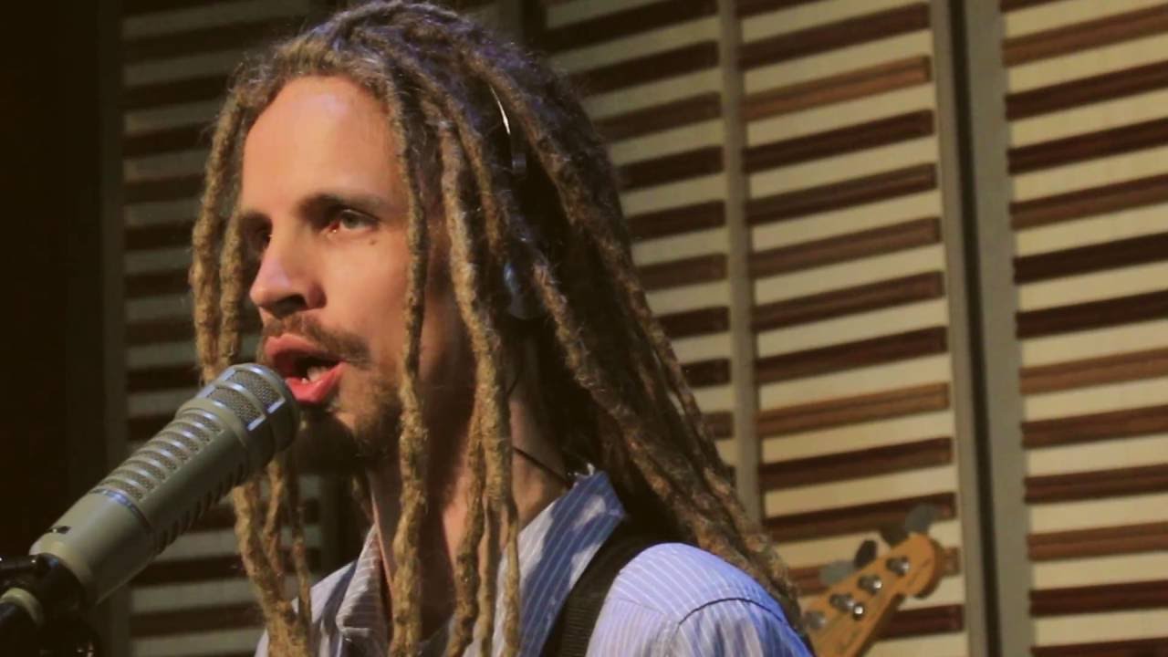 Silas Giron - Waiting in Vain (Live Studio Session) adlı videoyu YouTube'da izle Silas Giron - Waiting in Vain (Live Studio Session) adlı videoyu YouTube'da izle