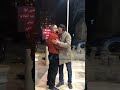 رفض يدخل جوه من البرد أنا معاك ومش هسيبك لقطة كلها أخوة بين حمزة العيلي و نضال الشافعي