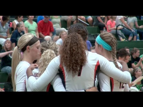 Top 10 5A Volleyball Matchup - #9 Cedar Falls Knocks Off #3 Dubuque Hempstead