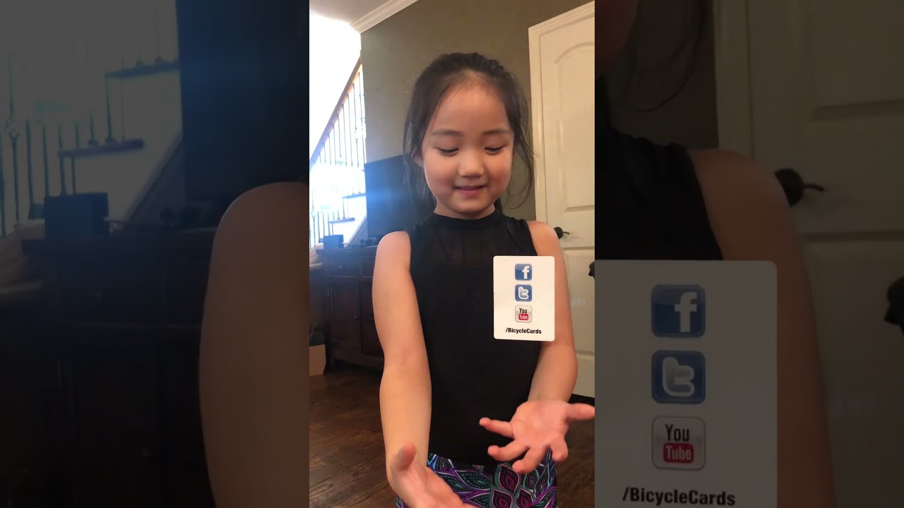 Julia’s Magic Show (2020) auf YouTube ansehen Julia’s Magic Show (2020) auf YouTube ansehen