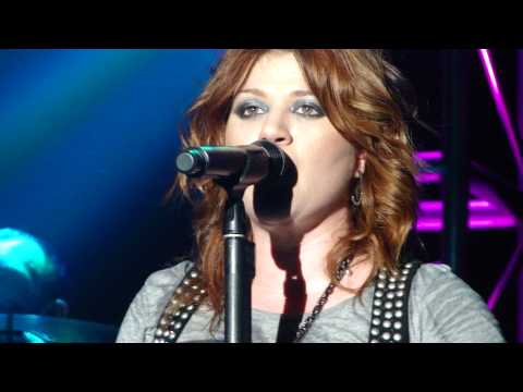 kelly-clarkson-live-in-cologne---that-i-would-be-good/use-somebody