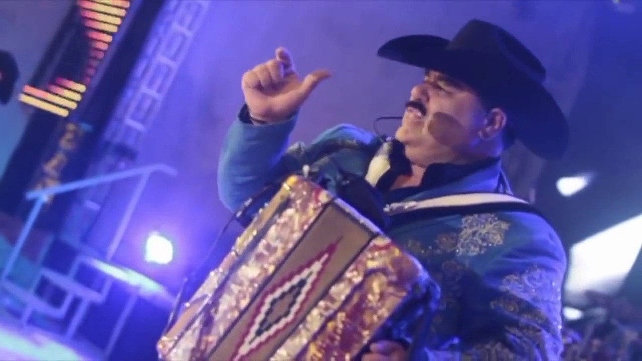 Los Huracanes Del Norte - La Suburban Dorada (En Vivo)