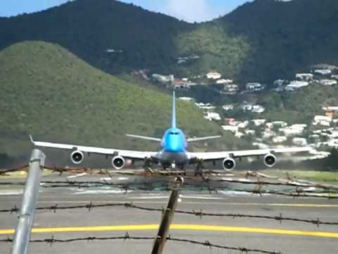 Crazy St Maarten 747 Takeoff