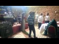 نسرين الهندى تغنى للجمهور بظهرها كأنها تغنى لنفسها.. نسرين الهندى تغنى للجمهور بظهرها كأنها تغنى لنفسها..