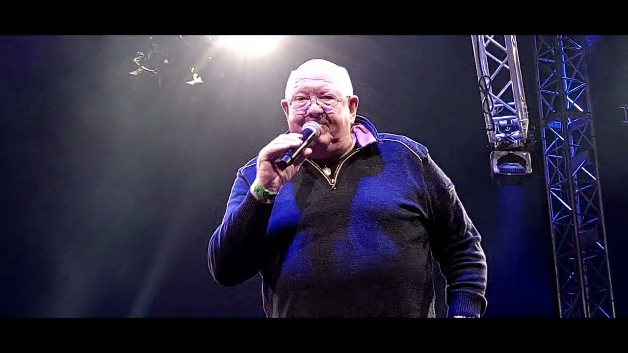 Henk Wijngaard met de Hitmedley op het Mega Piraten Festijn